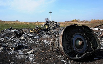 MH17_wreckage_engi_3074957b[1]