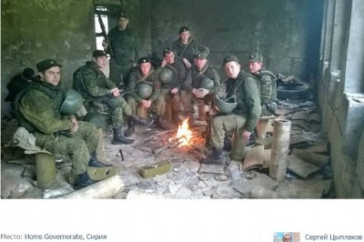 rp_04_russian_soldiers_makes_a_selfie_in_syria-400x2661.jpg