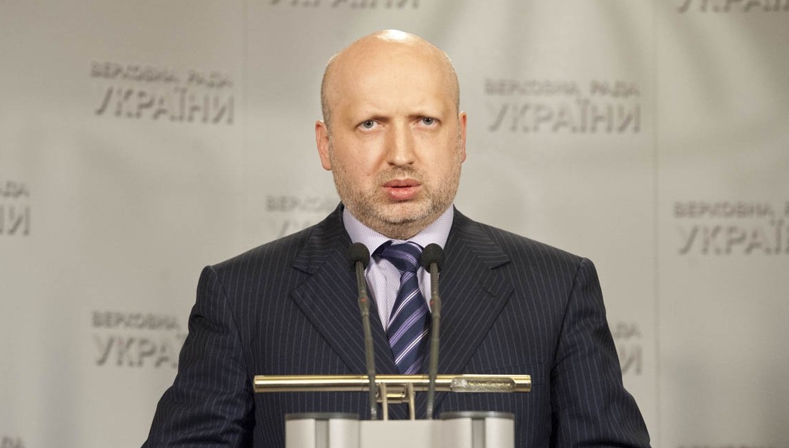 Турчинов призвал Украину вооружаться после слов Путина о Донбассе