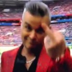 Робби Уильямс показал России «фак»